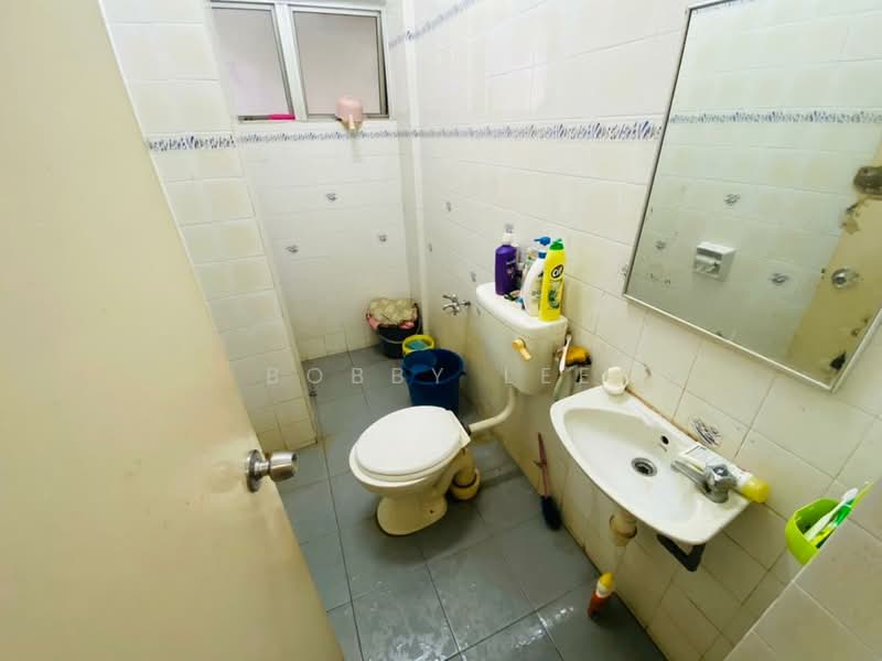 Condominium for Sale at Sri Permata - Bobby Lee - Bathroom - PropertyGuru.com.my