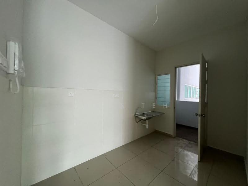 Service Residence for Sale at Parkland Residence - Shawn Teh - Kitchen - PropertyGuru.com.my