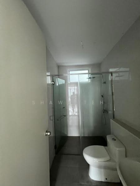 Service Residence for Sale at Parkland Residence - Shawn Teh - Bathroom - PropertyGuru.com.my