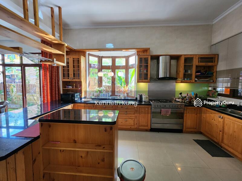 For Sale - Lengkok Sungai Emas 3 Storey Semi D Batu Ferringhi