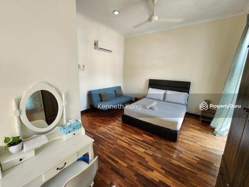 For Sale - Lengkok Sungai Emas 3 Storey Semi D Batu Ferringhi