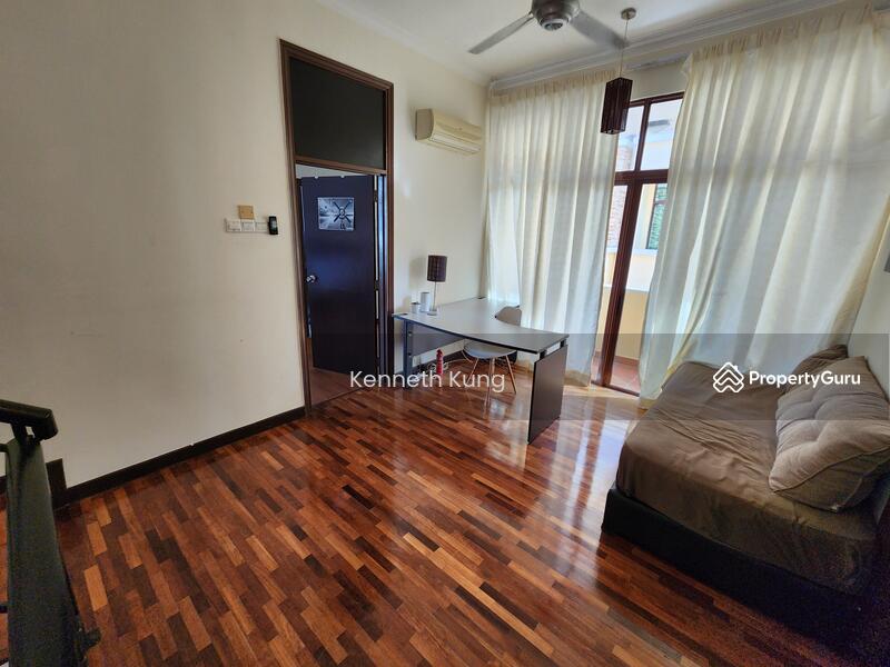 For Sale - Lengkok Sungai Emas 3 Storey Semi D Batu Ferringhi
