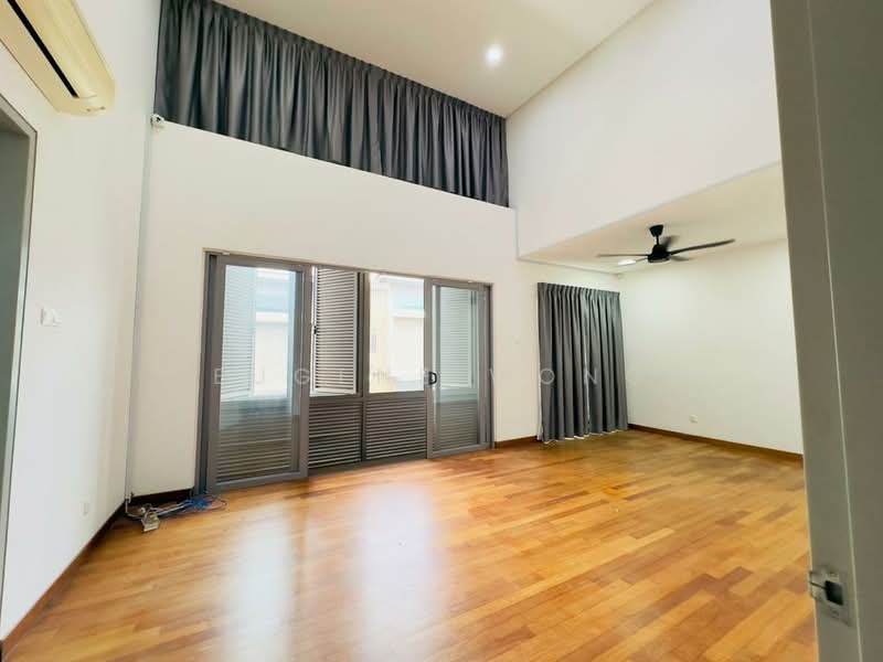 Terraced House for Sale in Bandar Putra Permai (Seri Kembangan) - Eugene Wong - Living Room - PropertyGuru.com.my