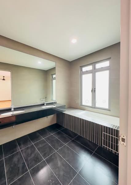 Terraced House for Sale in Bandar Putra Permai (Seri Kembangan) - Eugene Wong - Bathroom - PropertyGuru.com.my