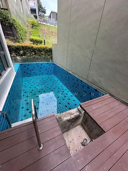 Rumah Teres untuk Dijual di Bandar Putra Permai (Seri Kembangan) - Eugene Wong - Pool - PropertyGuru.com.my
