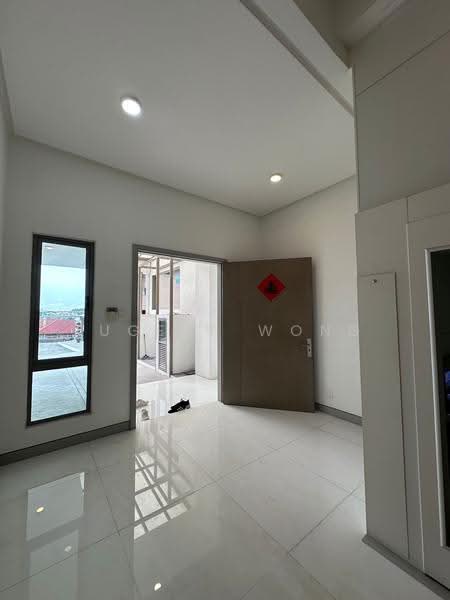 Rumah Teres untuk Dijual di Bandar Putra Permai (Seri Kembangan) - Eugene Wong - Entrance - PropertyGuru.com.my