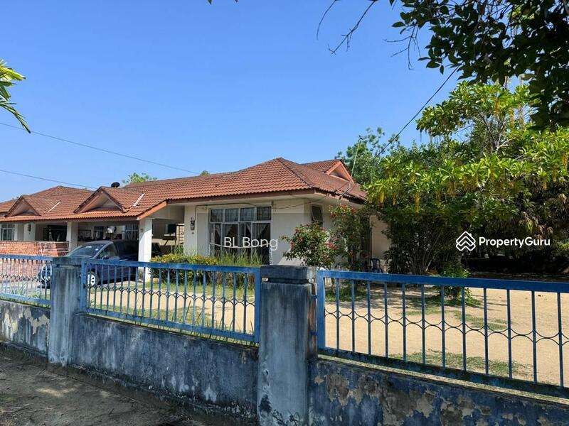 Untuk Dijual - Semi-D house at Ayer Keroh