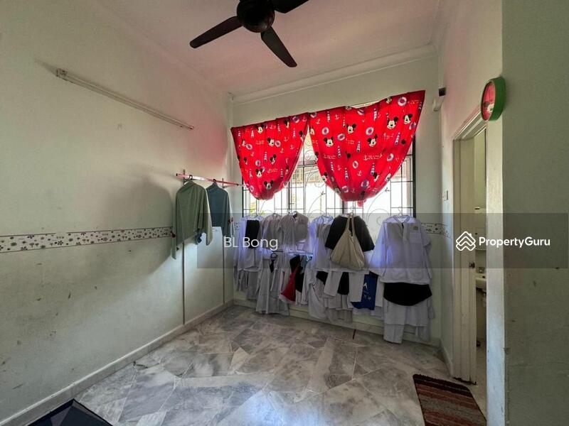 Untuk Dijual - Semi-D house at Ayer Keroh