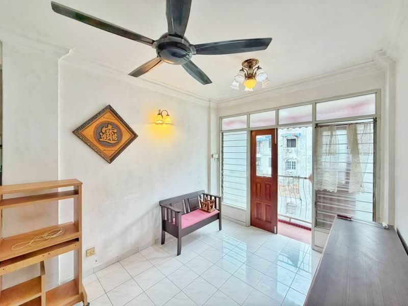 Pangsapuri untuk Dijual di Tanjung Court - Gary Goh - Living Room - PropertyGuru.com.my