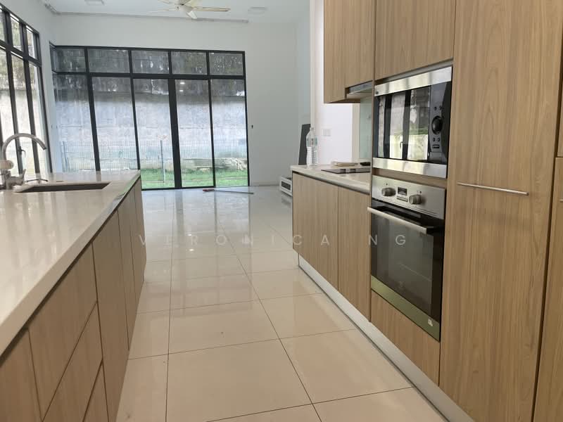 Rumah Teres 3 Tingkat untuk Dijual di Serdang (Seri Kembangan) - Veronica Ng - Kitchen - PropertyGuru.com.my