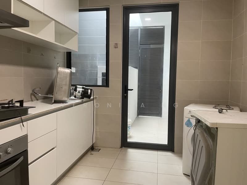 Rumah Teres 3 Tingkat untuk Dijual di Serdang (Seri Kembangan) - Veronica Ng - Kitchen - PropertyGuru.com.my