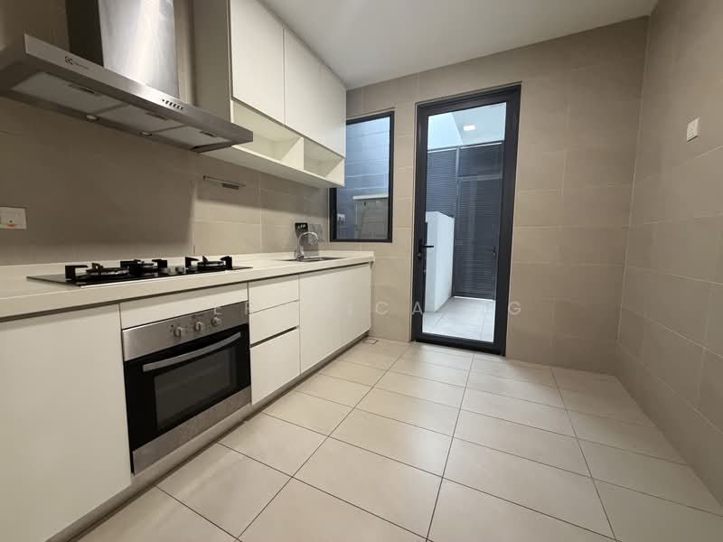 3-storey Terraced House for Sale in Serdang (Seri Kembangan) - Veronica Ng - Kitchen - PropertyGuru.com.my