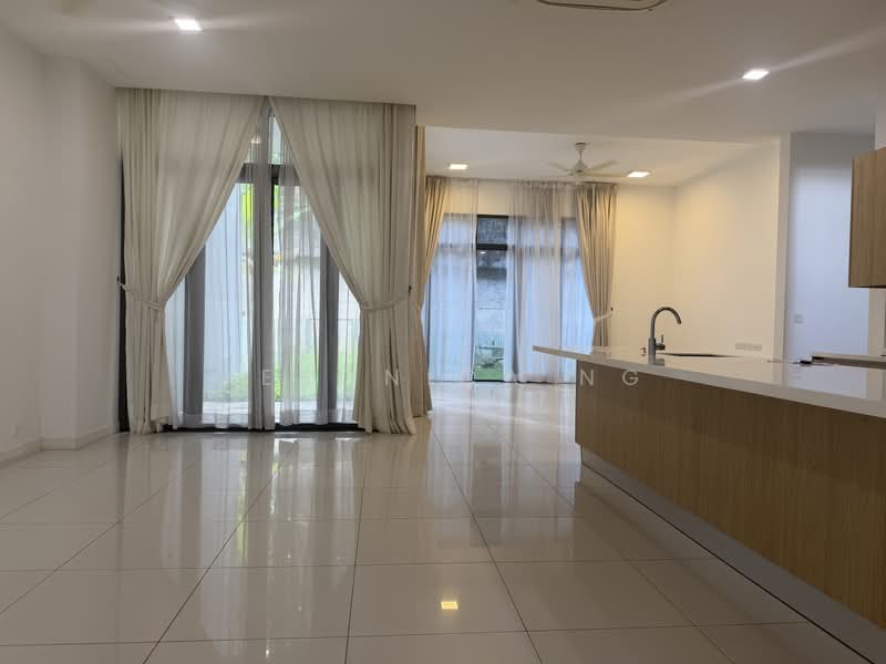 3-storey Terraced House for Sale in Serdang (Seri Kembangan) - Veronica Ng - Living Room - PropertyGuru.com.my