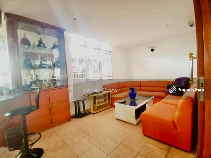 Untuk Dijual - RosMerah Heights - 2 storey Corner Bungalow. Taman Johor Jaya. Rosmerah Heights . Johor Jaya.