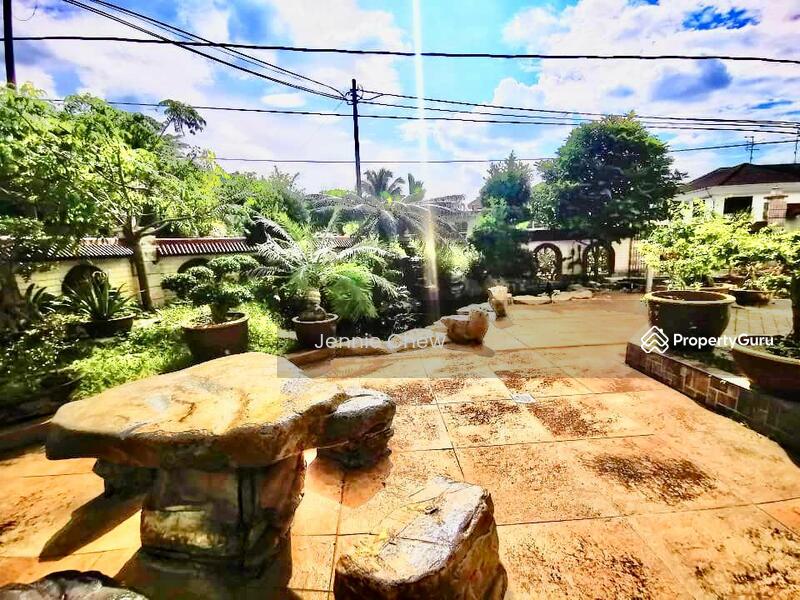 Untuk Dijual - RosMerah Heights - 2 storey Corner Bungalow. Taman Johor Jaya. Rosmerah Heights . Johor Jaya.