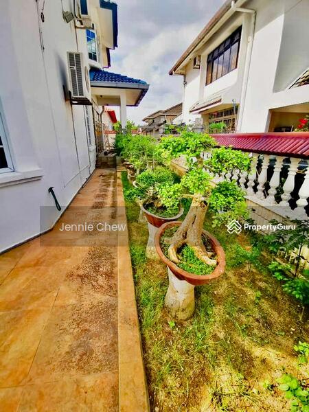 Untuk Dijual - RosMerah Heights - 2 storey Corner Bungalow. Taman Johor Jaya. Rosmerah Heights . Johor Jaya.
