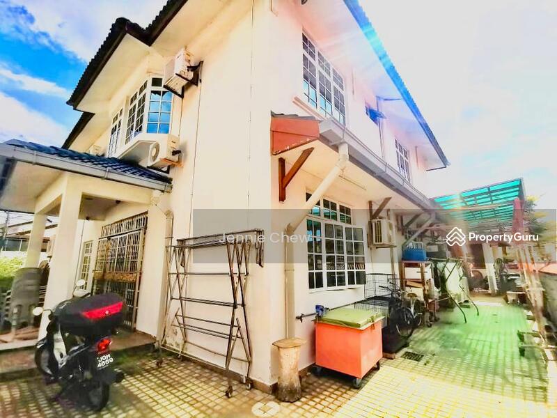 Untuk Dijual - RosMerah Heights - 2 storey Corner Bungalow. Taman Johor Jaya. Rosmerah Heights . Johor Jaya.