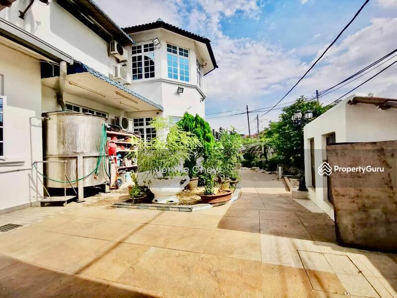 Untuk Dijual - RosMerah Heights - 2 storey Corner Bungalow. Taman Johor Jaya. Rosmerah Heights . Johor Jaya.
