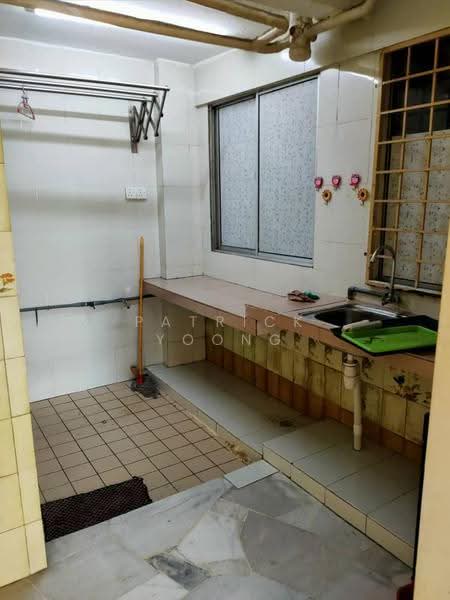 Pangsapuri untuk Dijual di Iris Apartment - Patrick Yoong - Kitchen - PropertyGuru.com.my