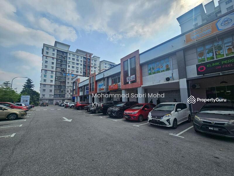 Different angle of shoplot. 