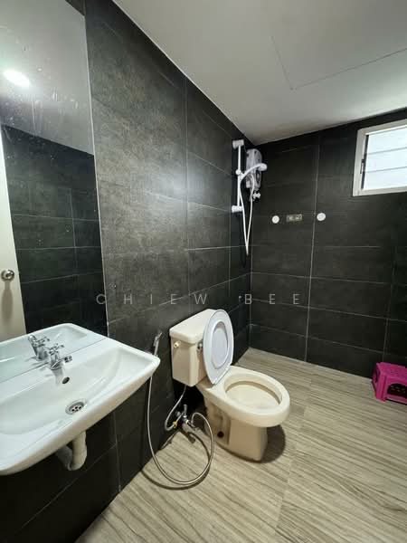 Condominium for Rent at Gurney Park Condominium - Chiew Bee - Bathroom - PropertyGuru.com.my