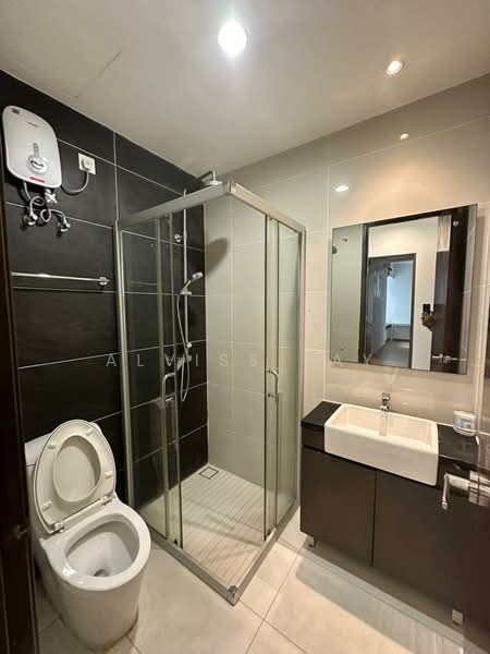 Condominium for Rent at Kings Bay @ Country Garden Danga Bay - Alviss Tay - Bathroom - PropertyGuru.com.my