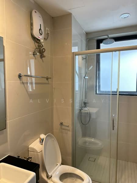 Condominium for Rent at Kings Bay @ Country Garden Danga Bay - Alviss Tay - Bathroom - PropertyGuru.com.my