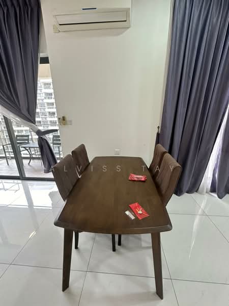 Condominium for Rent at Kings Bay @ Country Garden Danga Bay - Alviss Tay - Dining Room - PropertyGuru.com.my