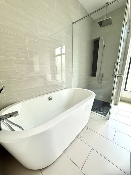 Bungalow House for Sale in Leisure Farm (Gelang Patah) - Sheng Long - Bathroom - PropertyGuru.com.my