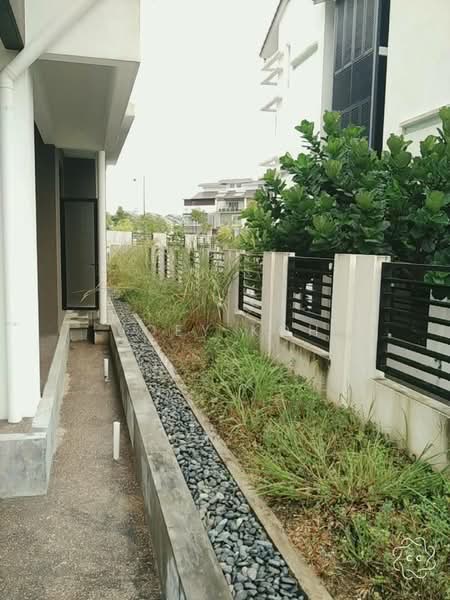 3-storey Terraced House for Sale in Sepang (Selangor) - Joey Koh - Exterior - PropertyGuru.com.my