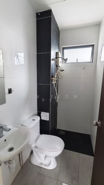Service Residence for Sale at Seasons Garden Residences - Lim Yeow Pei - Bathroom - PropertyGuru.com.my