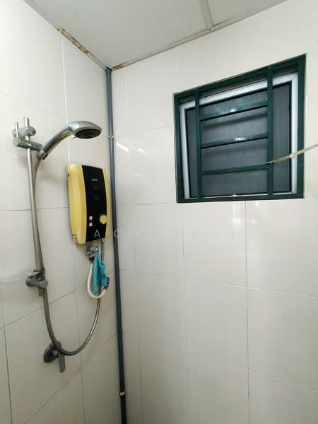 Servis Apartment untuk Disewa di OUG Parklane - Jack Chai - Bathroom - PropertyGuru.com.my