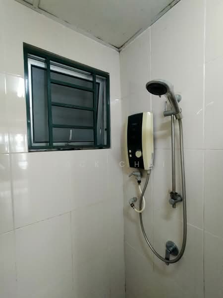 Servis Apartment untuk Disewa di OUG Parklane - Jack Chai - Bathroom - PropertyGuru.com.my