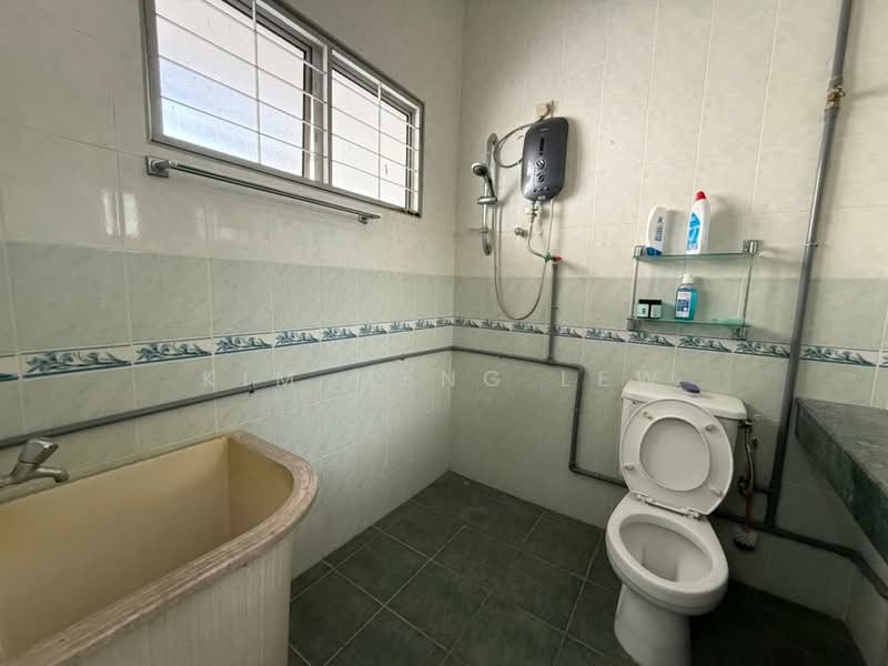 2-storey Terraced House for Sale in Taman Bukit Idaman (Selayang) - Kim Meng Lew - Bathroom - PropertyGuru.com.my