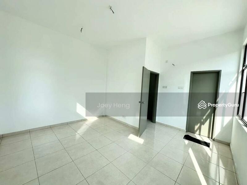 Rumah Teres untuk Dijual di Bandar Enstek (Negeri Sembilan) - Joey Heng - PropertyGuru.com.my