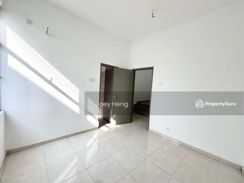 Rumah Teres untuk Dijual di Bandar Enstek (Negeri Sembilan) - Joey Heng - PropertyGuru.com.my