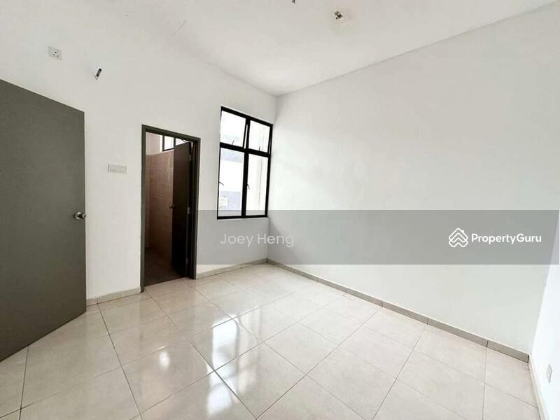 Rumah Teres untuk Dijual di Bandar Enstek (Negeri Sembilan) - Joey Heng - PropertyGuru.com.my