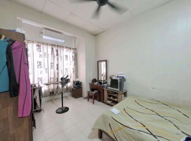2-storey Terraced House for Sale in Bandar Putra Permai (Seri Kembangan) - Joey Wong - Bedroom - PropertyGuru.com.my