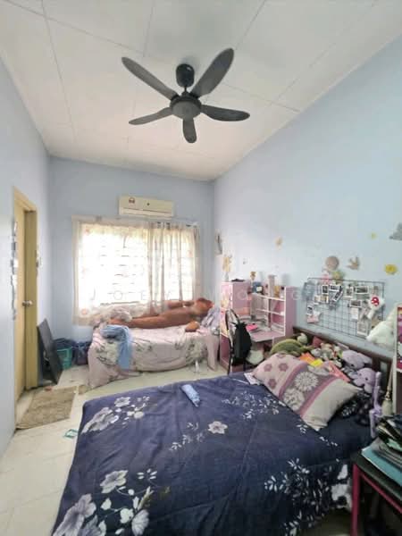 2-storey Terraced House for Sale in Bandar Putra Permai (Seri Kembangan) - Joey Wong - Bedroom - PropertyGuru.com.my