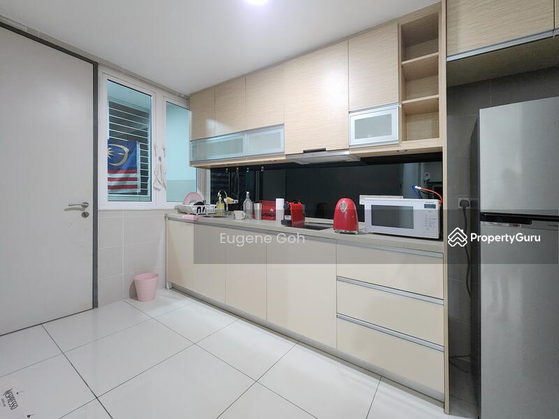 Kitchen with Cooker Hoob & Hob