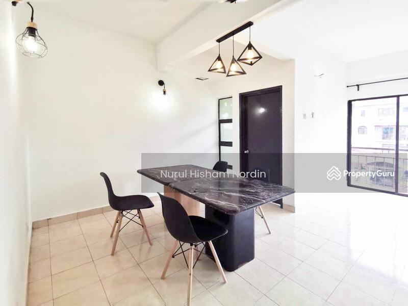 For Sale - Villa Laman Tasik