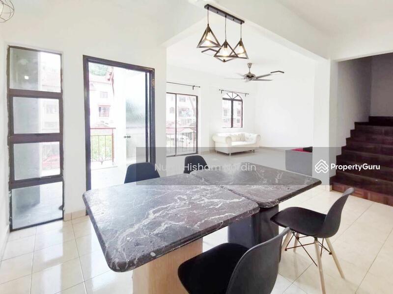 For Sale - Villa Laman Tasik