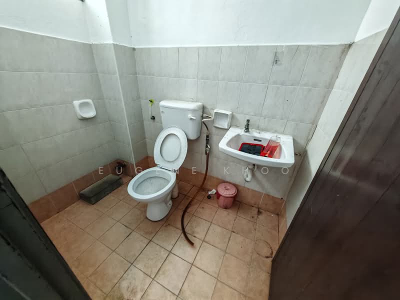 Kedai untuk Disewa di Taman Seri Orkid (Skudai) - Eugene Khoo - Bathroom - PropertyGuru.com.my