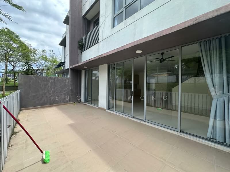3-storey Terraced House for Sale in Seri Kembangan (Selangor) - Eugene Wong - Exterior - PropertyGuru.com.my