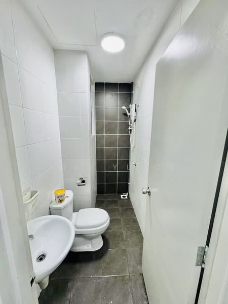 Servis Apartment untuk Disewa di The Zizz @ Damansara North - Erin Yusof - Bathroom - PropertyGuru.com.my