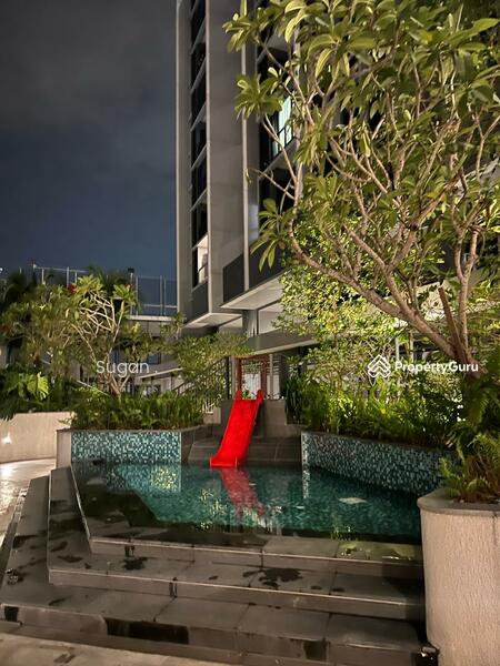 Mezzanine floor pool