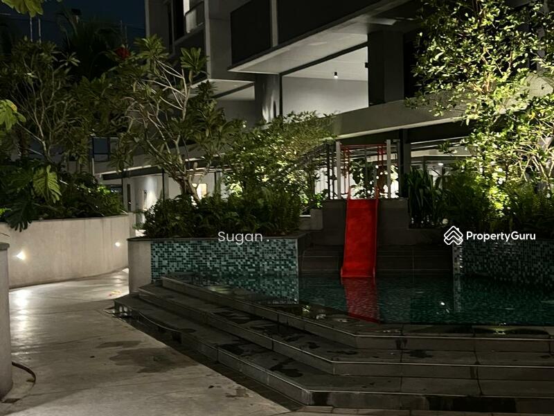 Mezzanine floor main pool