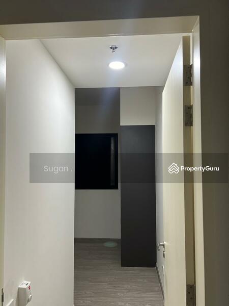 2nd bedroom entrance with downlight