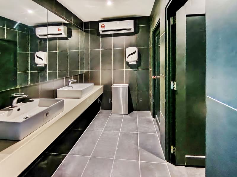 Kilang untuk Disewa di Glenmarie (Selangor) - Joanne Foo - Bathroom - PropertyGuru.com.my