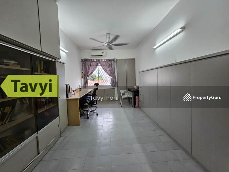 For Sale - 2 and half storey Semid semi detached Island Park greenlane for sale